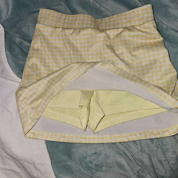 Nike White and Yellow Set with Colorful Logo - Picture 7 of 11